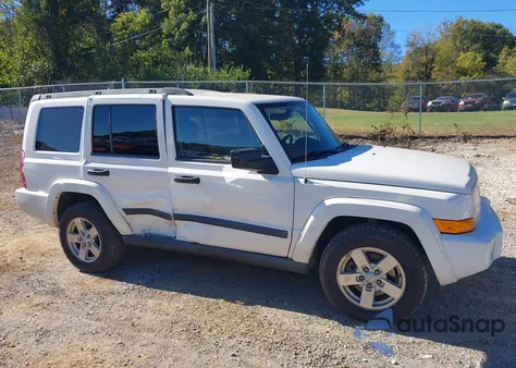 2006 Jeep Commander из США, поврежденный, VIN 1J8HG48K46C255259